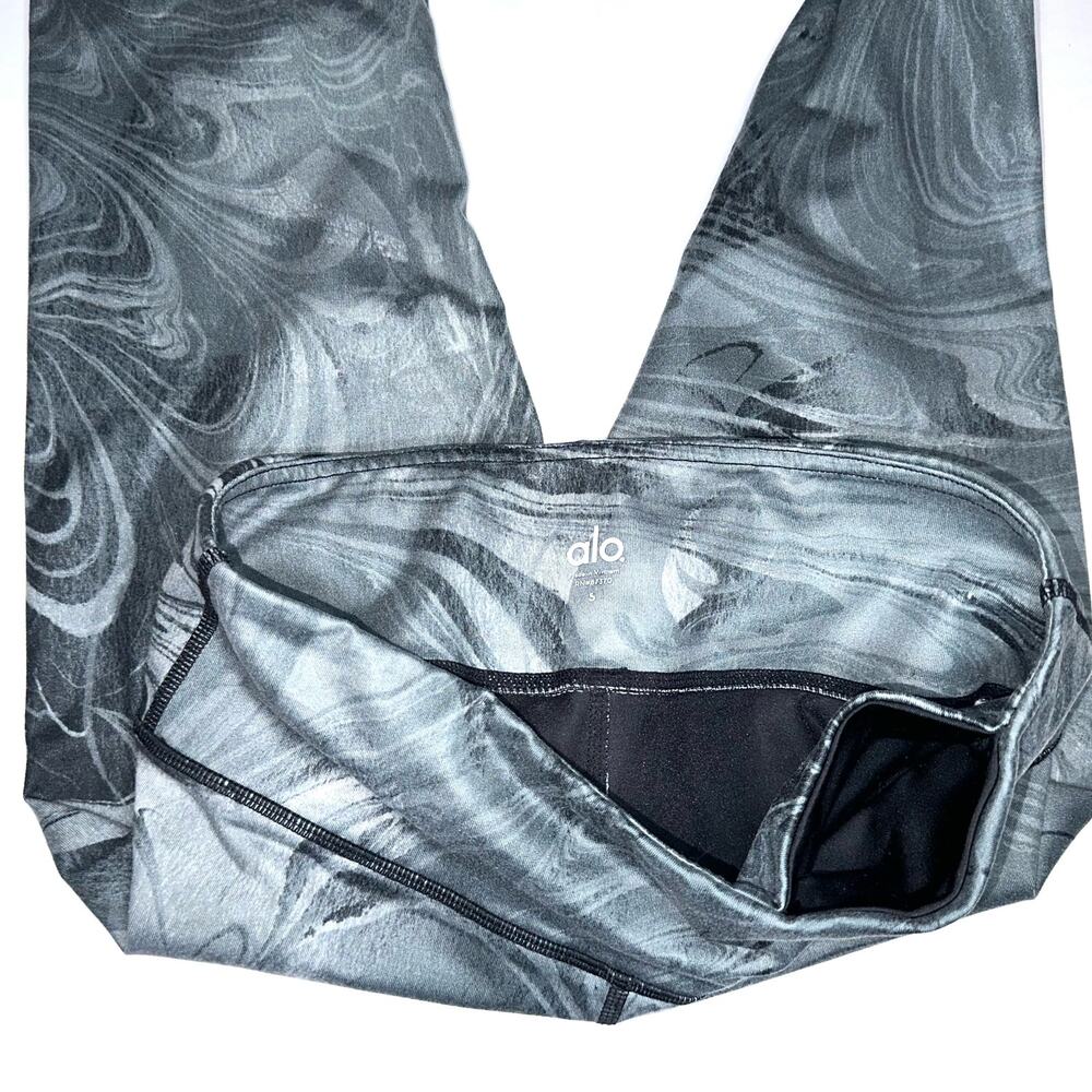 SOLD 💕Alo Yoga Women’s Airbrush Legging in Black Marble Size Small - Picture 6 of 15